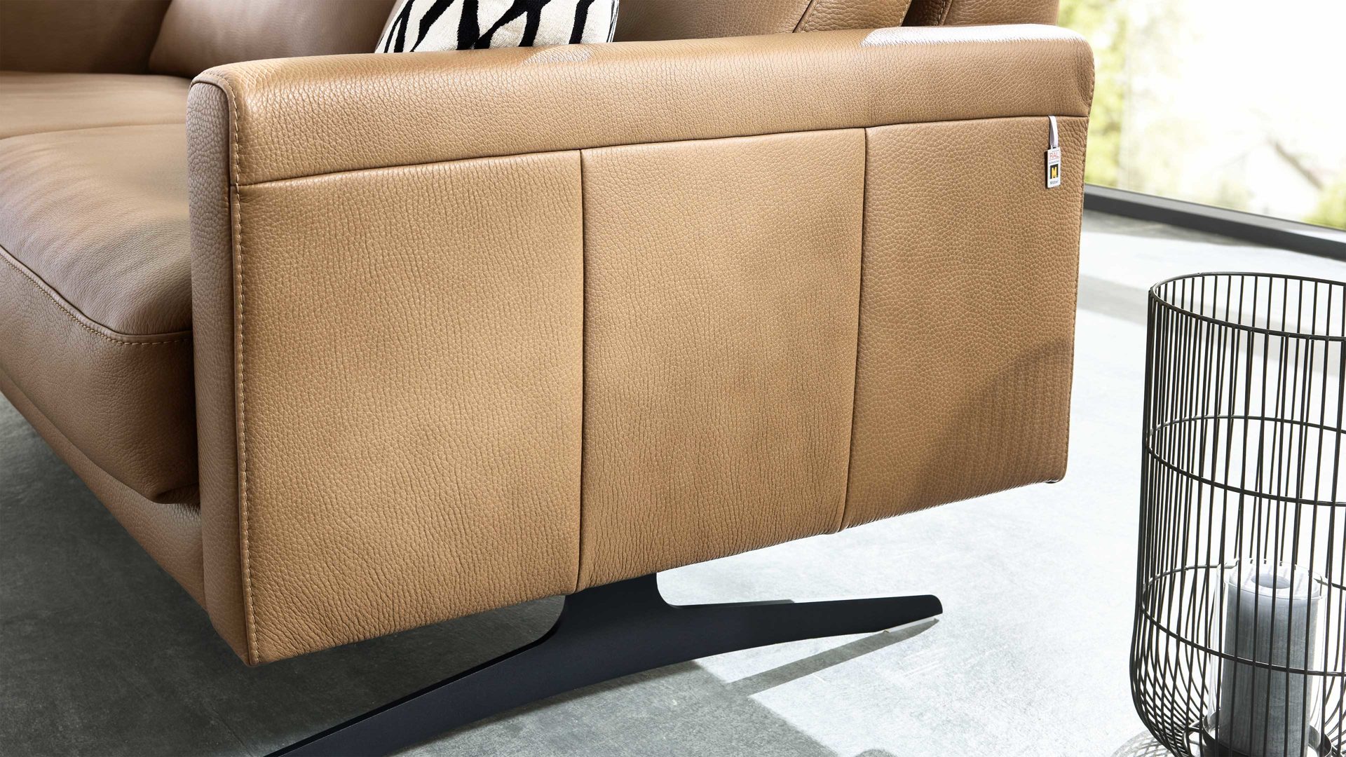 Zweisitzer Interliving aus Leder in Hellbraun Interliving Sofa Serie 4004 - Zweisitzer N100 fangofarbenes LongLife-Leder Z84-21 - Länge ca. 220 cm