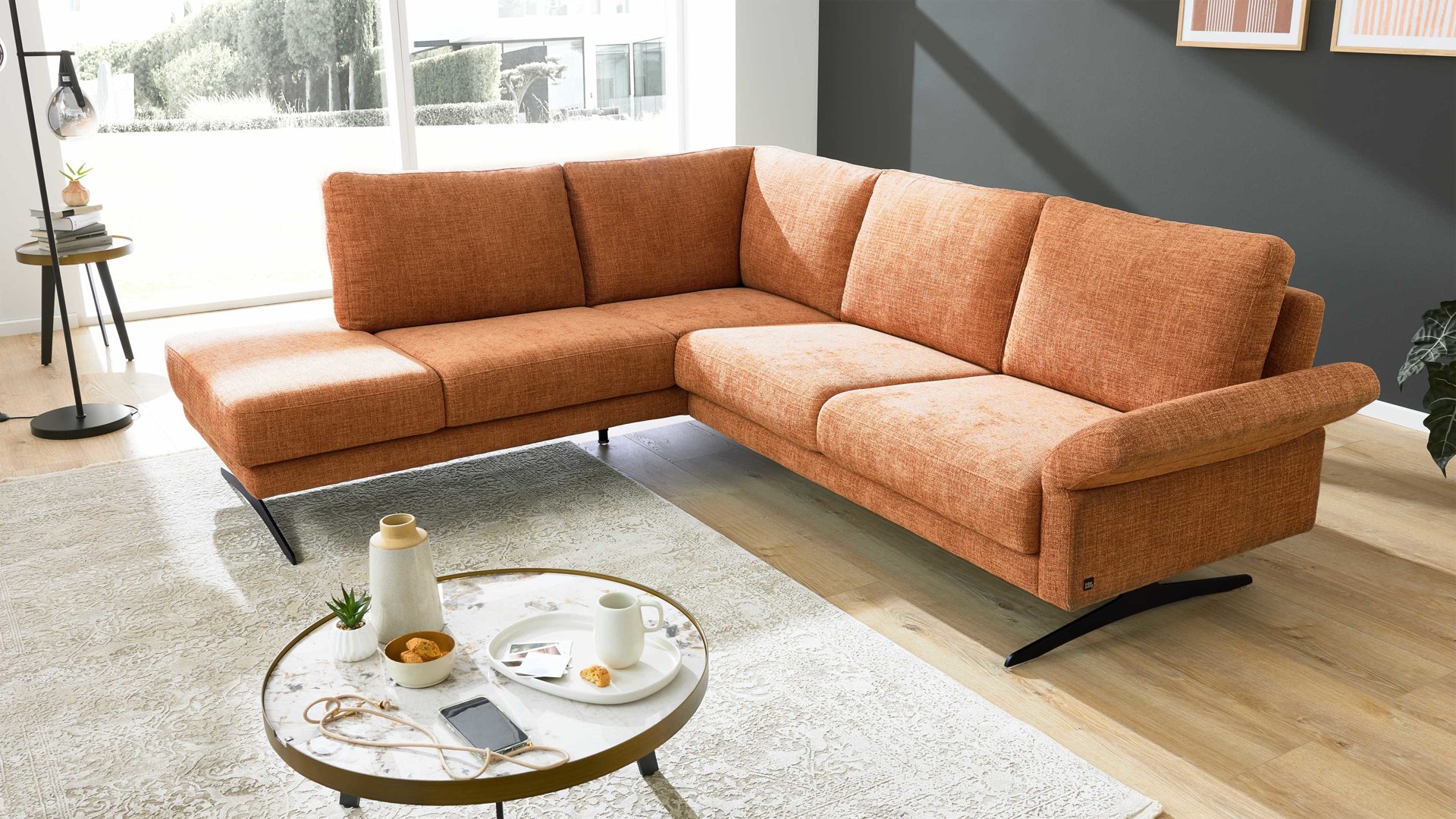 Ecksofa Interliving aus Stoff in Orange Interliving Sofa Serie 4004 - Ecksofa puderfarbene Chenille S43-17 - Stellfläche ca. 211 x 240 cm