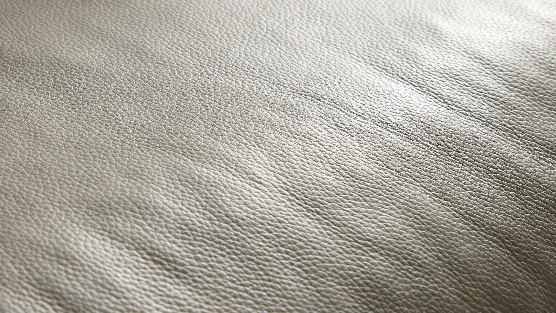 Ecksofa Interliving aus Leder in Hellgrau Interliving Sofa Serie 4004 - Ecksofa hellgraues Longlife-Leder Z69-22 - Stellfläche ca. 276 x 170 cm