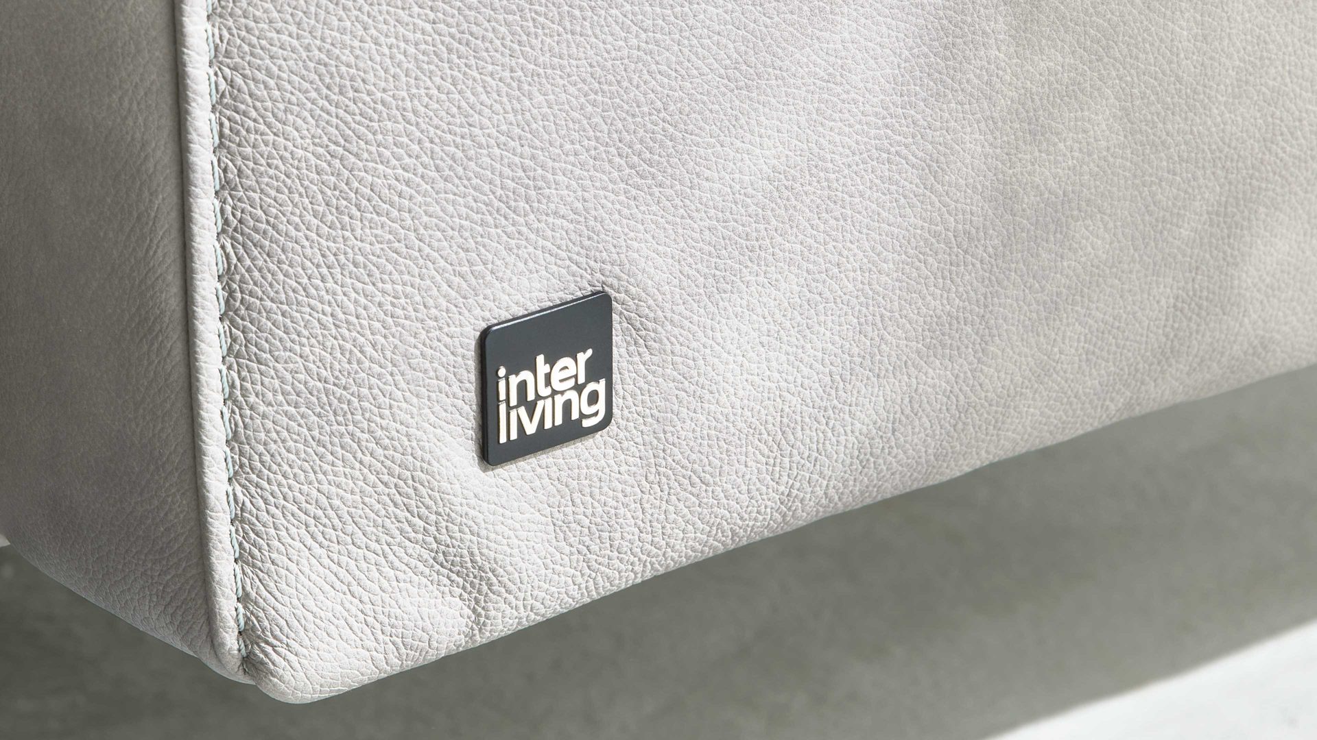 Polsterhocker Interliving aus Leder in Hellgrau Interliving Sofa Serie 4004 - XXL-Hocker hellgraues LongLife-Leder Z69.22 - ca. 140 x 60 cm