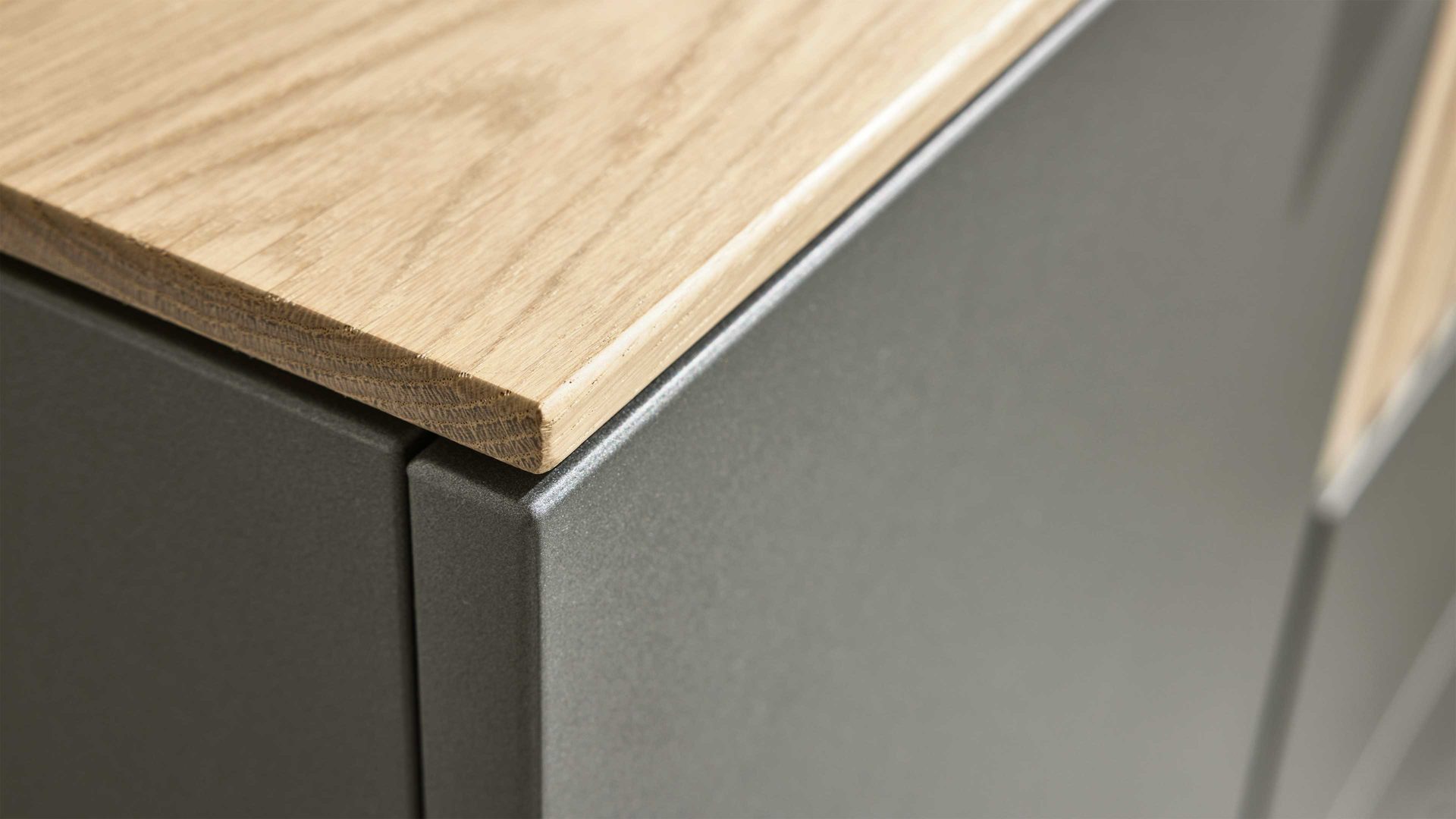 Kombikommode Interliving aus Holz in Holzfarben Interliving Schlafzimmer Serie 1029 – Kombikommode Wildeiche & Graphit - drei Schubladen, zwei Türen, Breite ca. 154 cm