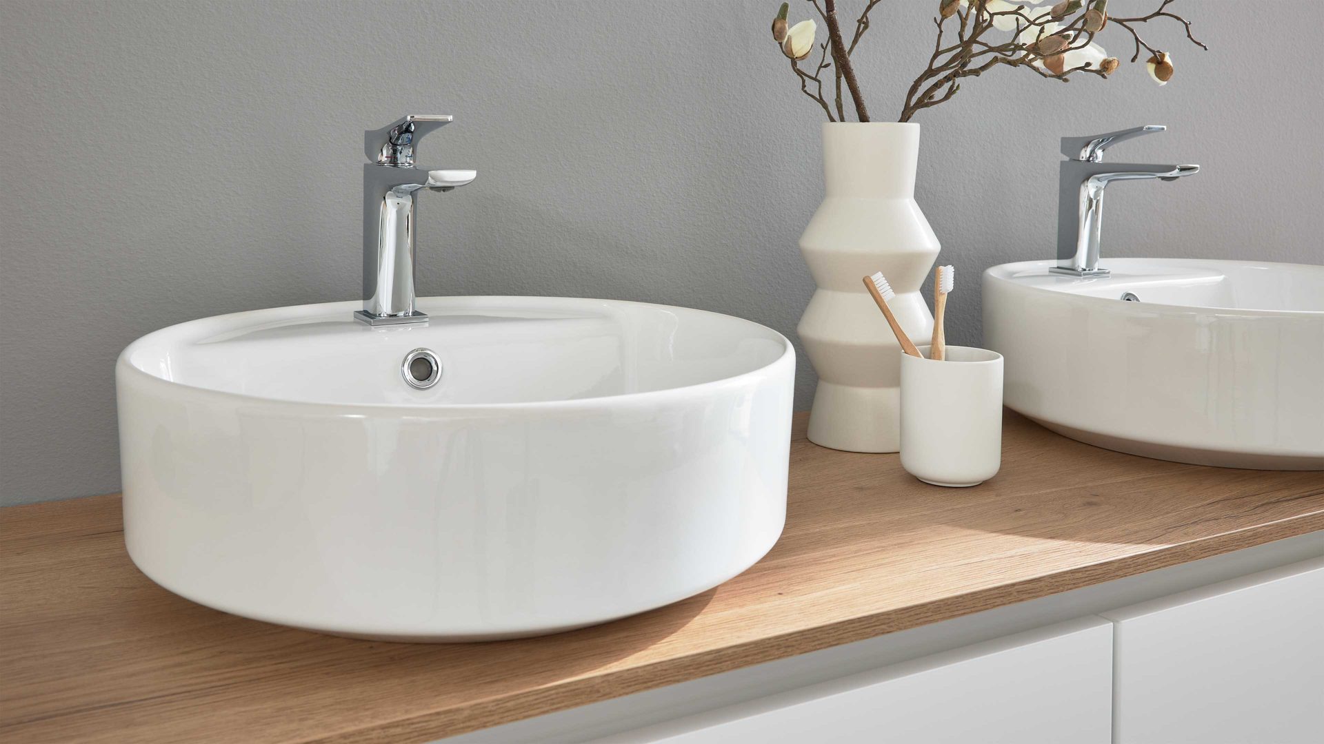 Badmöbel-Set Interliving aus Holz in Weiß Interliving Bad Serie 7332 - Badmöbel-Set Basis Alpinweiß & Eiche Sierra