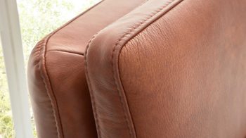 Relaxsessel Interliving aus Leder in Hellbraun Interliving Sofa Serie 4541 – Relaxsessel manuell - cognacfarbenes LongLife-Leder Cloudy & Sternfuß V4S