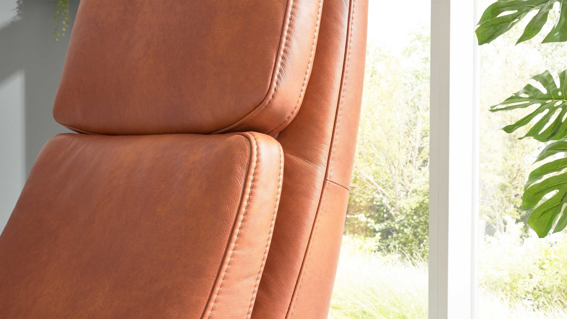 Relaxsessel Interliving aus Leder in Hellbraun Interliving Sofa Serie 4541 – Relaxsessel manuell - cognacfarbenes LongLife-Leder Cloudy & Sternfuß V4S