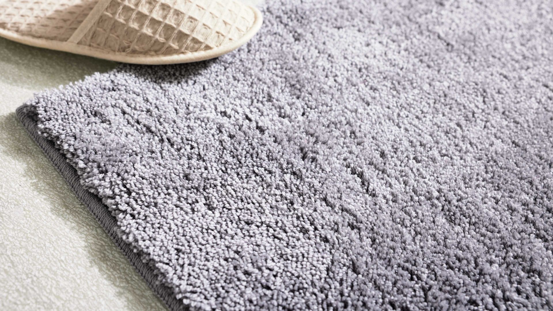 Badematte / Badeteppich Interliving aus Kunstfaser in Hellgrau Interliving Badteppich Serie 9112 Silber - ca. 65 x 115 cm