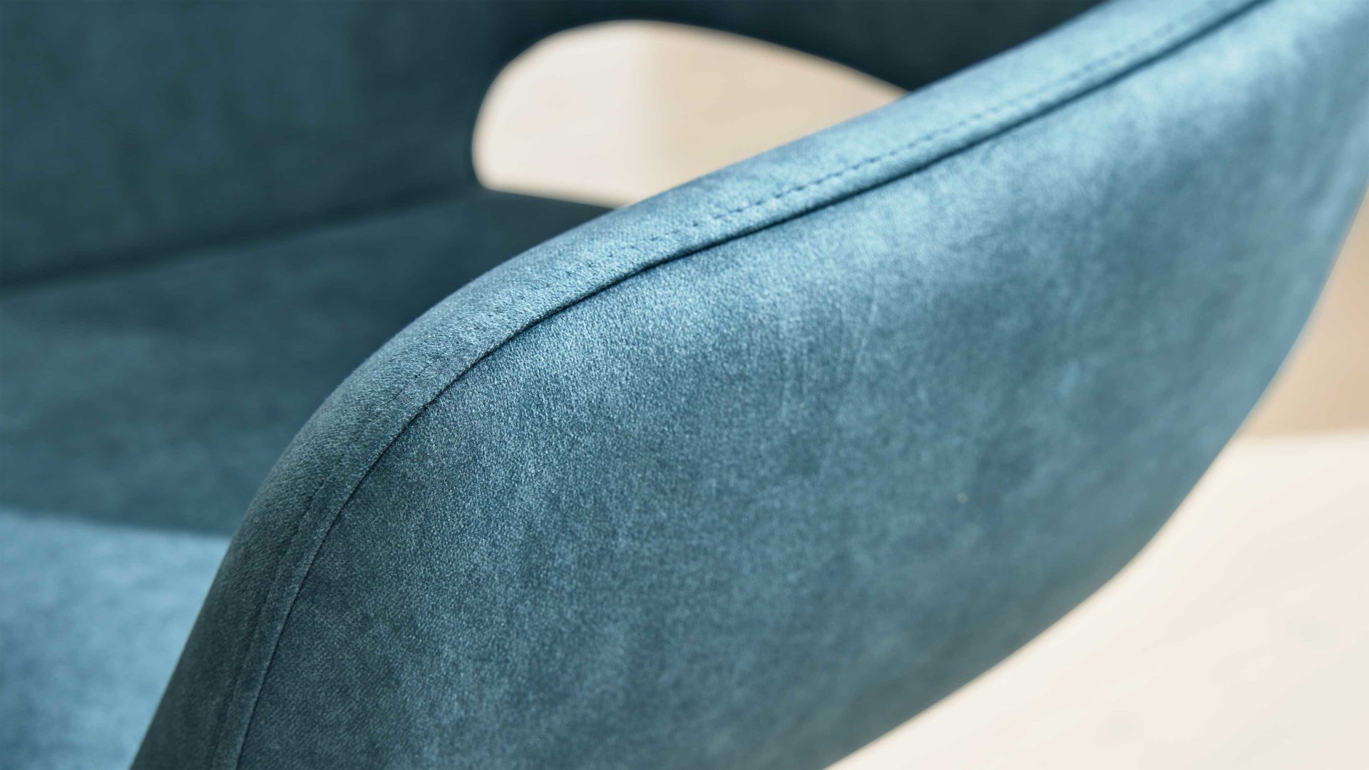 Polsterstuhl Interliving aus Kunstfaser in Petrol Interliving Esszimmer Serie 5112 - Schalenstuhl V231 petrolfarbene Mikrofaser Dubai PY & anthrazitfarbenes Metall