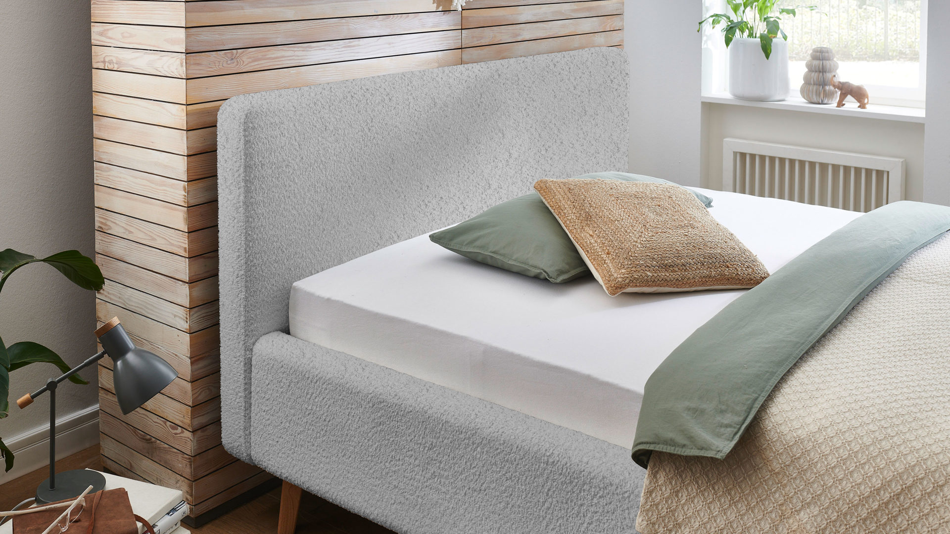 Bettgestell Meise.möbel aus Stoff in Grau Polsterbettgestell Mattis grauer Boucle Bezug Abriamo 6 & Holzfüße - Liegefläche ca. 180 x 200 cm