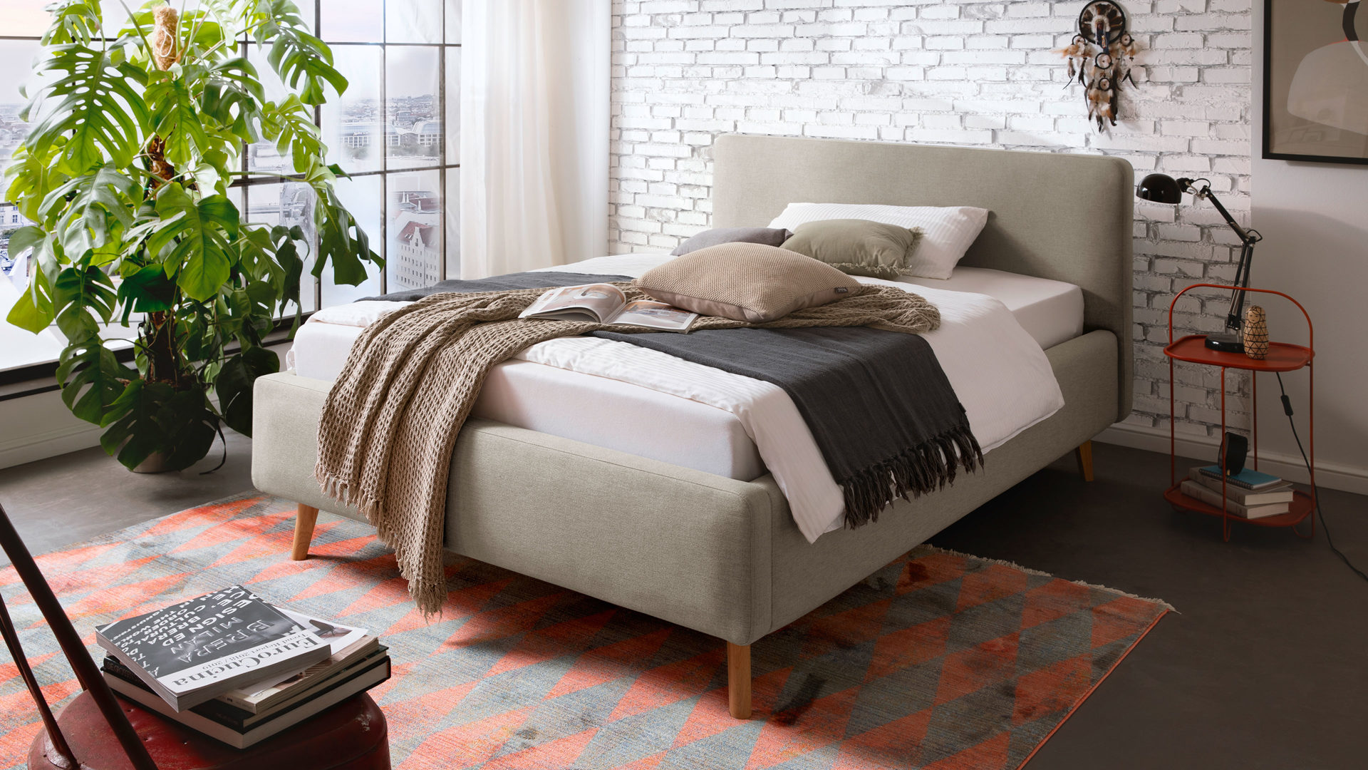 Bettgestell Meise.möbel aus Stoff in Taupe Polsterbettgestell Mattis mit Bettkasten taupefarbenes Flachgewebe Aspen 23 & Holzfüße - Liegefläche ca. 180 x 200 cm