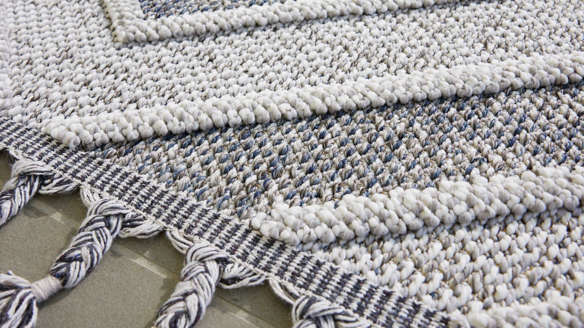 Outdoor-Teppich Interliving aus Kunstfaser in Grau Interliving Teppich Serie G-8010 - Outdoor-Teppich graues Rautenmuster - ca. 133 x 190 cm