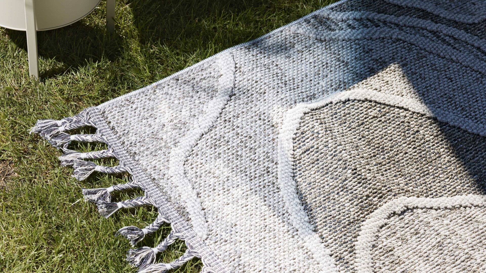 Outdoor-Teppich Interliving aus Kunstfaser in Grau Interliving Teppich Serie G-8020 - Outdoor-Teppich graues Linienmuster - ca. 160 x 230 cm