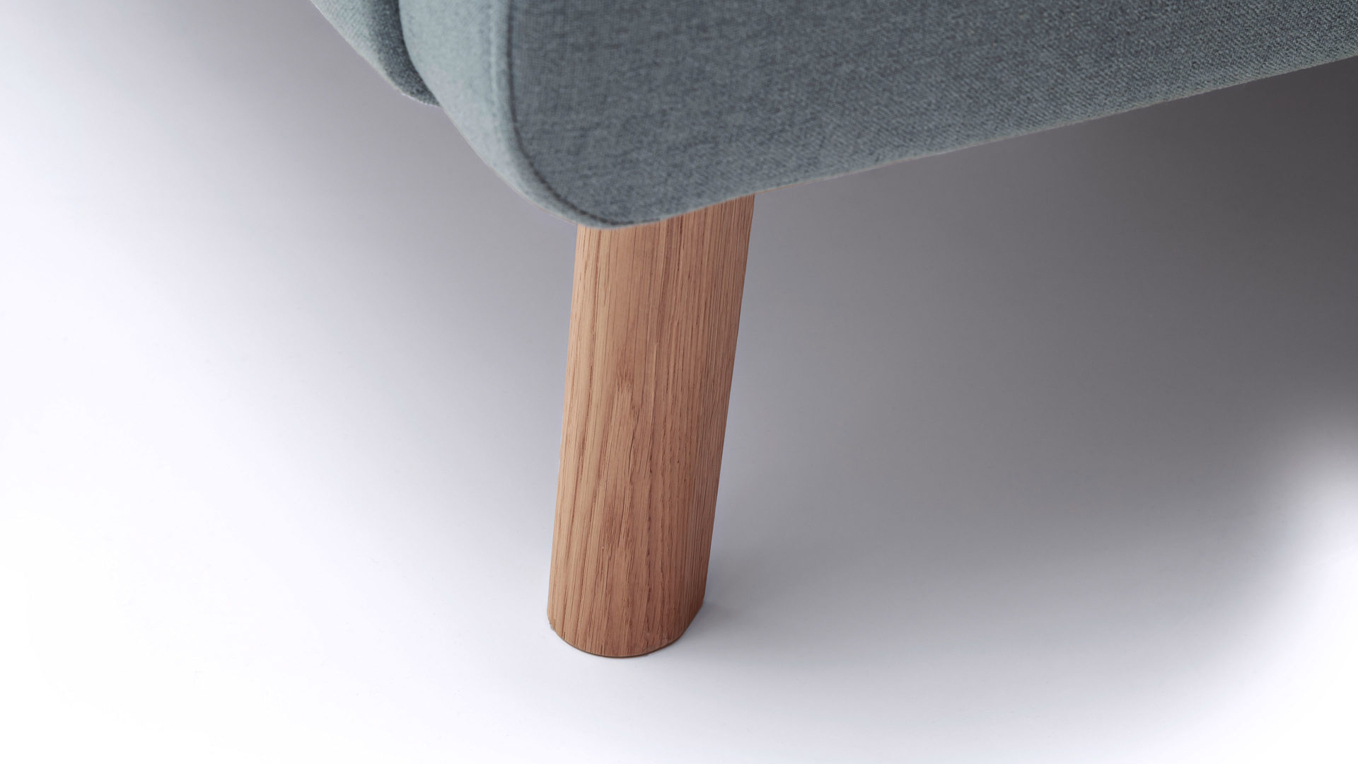 Bettgestell Meise.möbel aus Stoff in Blau Polsterbettgestell Mattis mit Bettkasten eisblaues Flachgewebe Aspen 84 & Holzfüße - Liegefläche ca. 180 x 200 cm