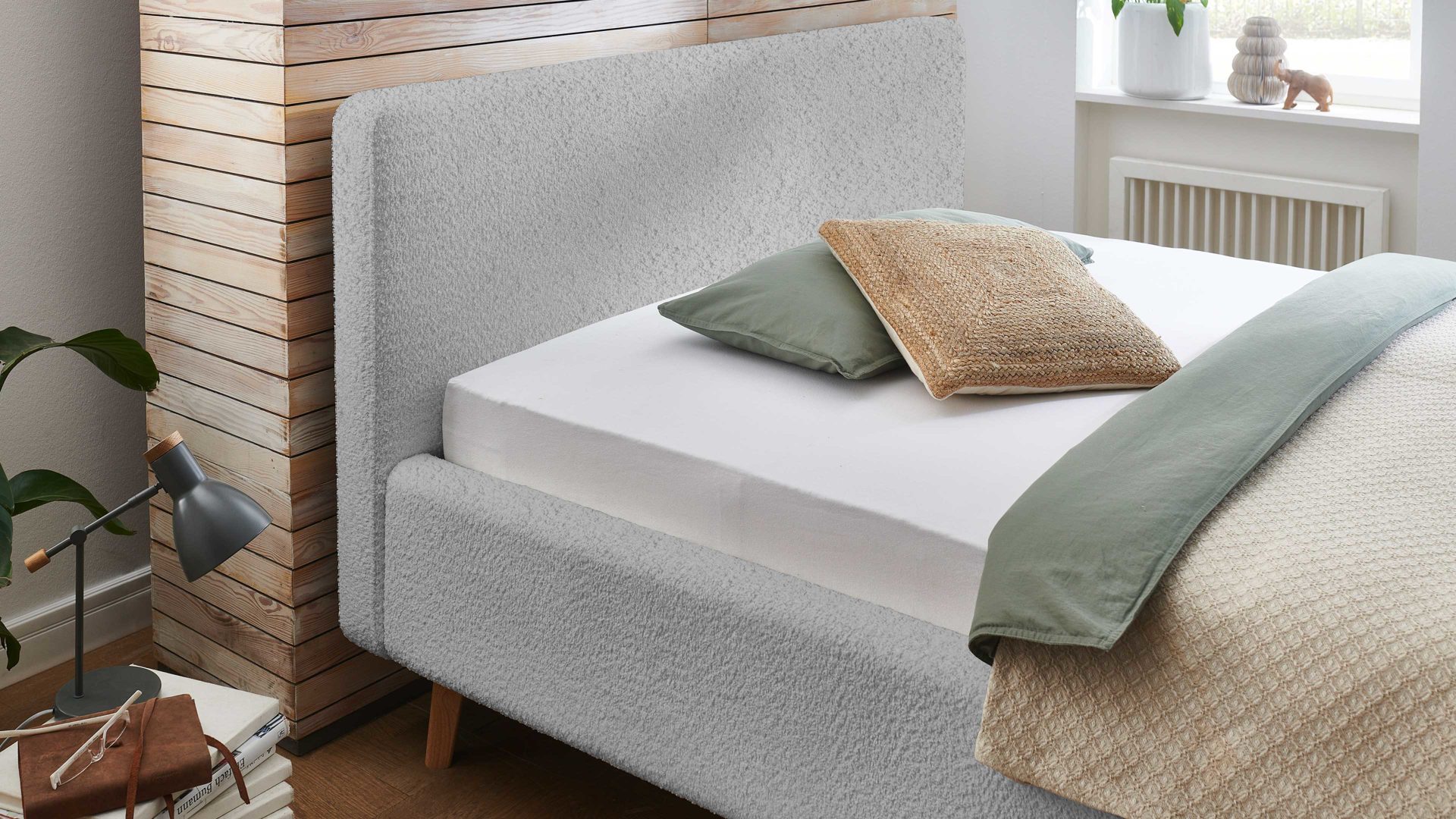 Bettgestell Meise.möbel aus Stoff in Grau Polsterbettgestell Mattis mit Bettkasten grauer Boucle Bezug Abriamo 6 & Holzfüße - Liegefläche ca. 180 x 200 cm