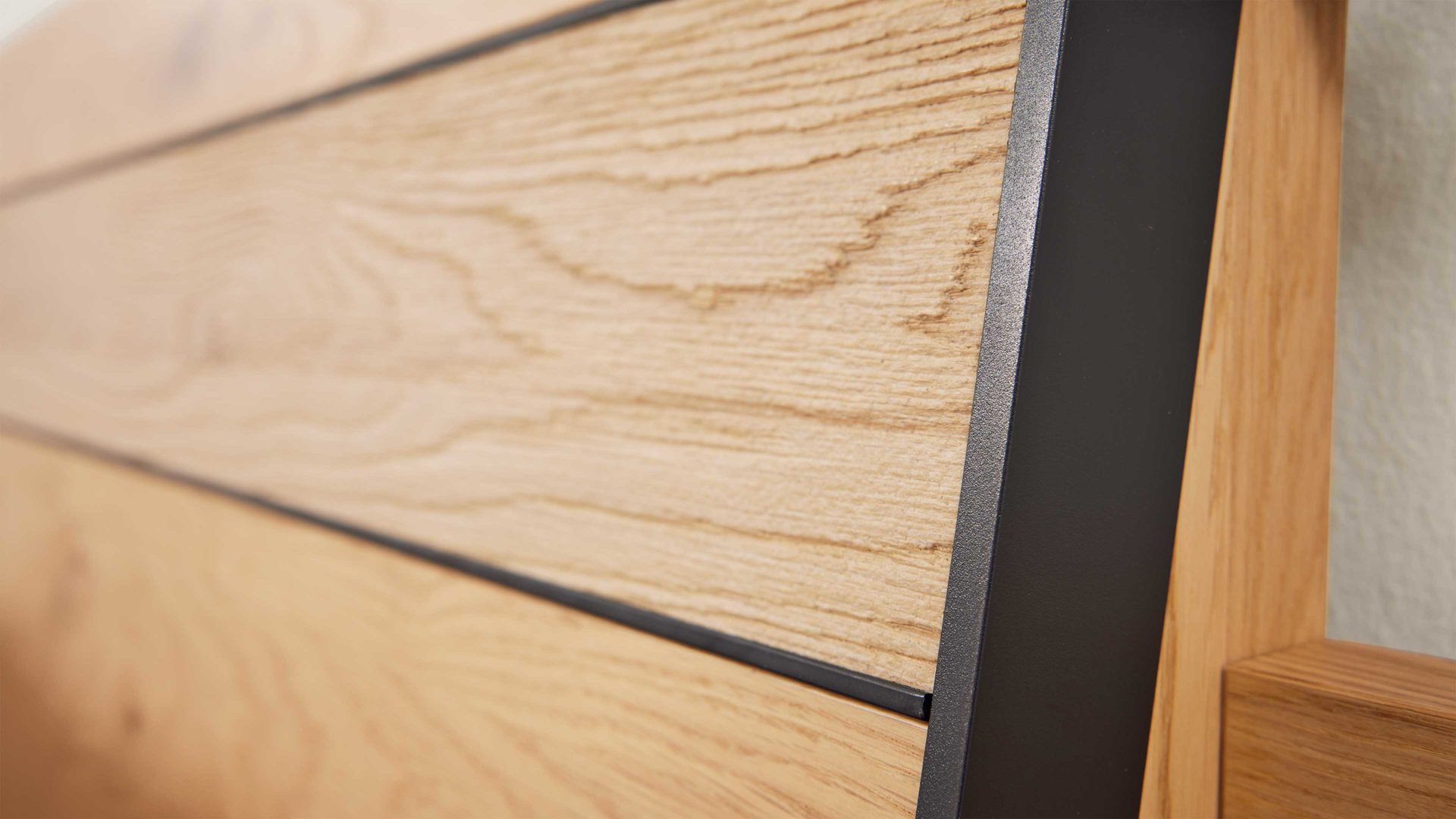 Bettgestell Interliving aus Holz in Holzfarben Interliving Kleiderschrank Serie 1207 – Bettgestell 862782 Balkeneiche & Anthrazit - Liegefläche ca. 180 x 200 cm