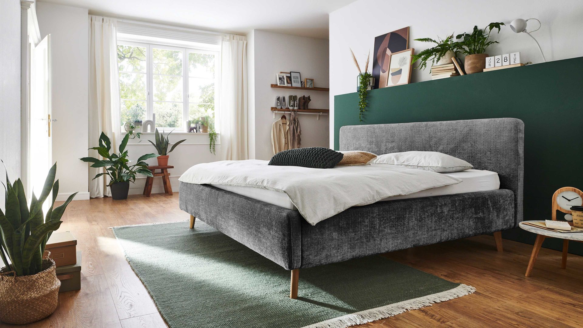 Bettgestell Meise.möbel aus Stoff in Anthrazit Polsterbettgestell Mattis mit Bettkasten anthrazitfarbener Chenille Bezug Yunus 23 & Holzfüße - Liegefläche ca. 180 x 200 cm