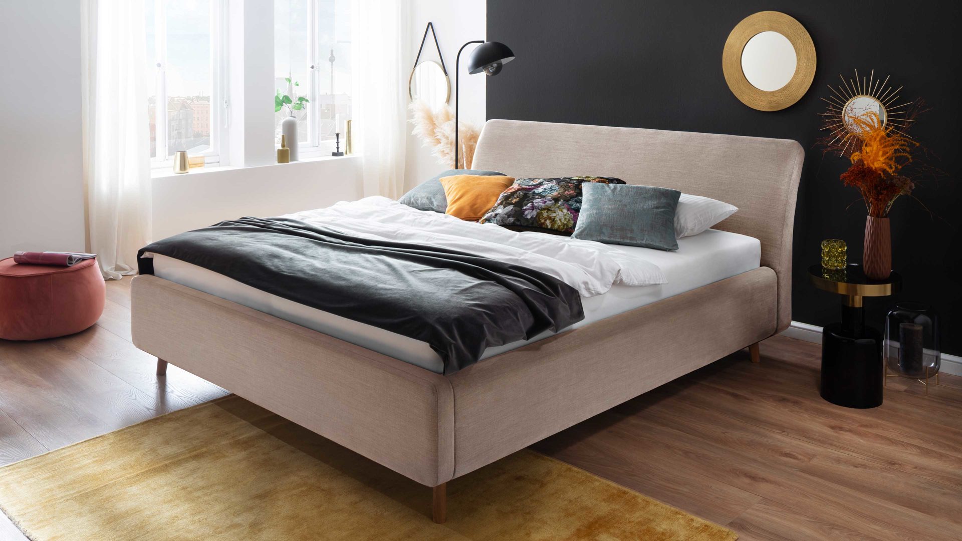 Polsterbett Meise.möbel aus Stoff in Beige Polsterbettgestell Mila mit Bettkasten, glattes Kopfteil beiger Flachgewebe-Bezug Capri 3723 - Liegefläche ca. 180 x 200 cm