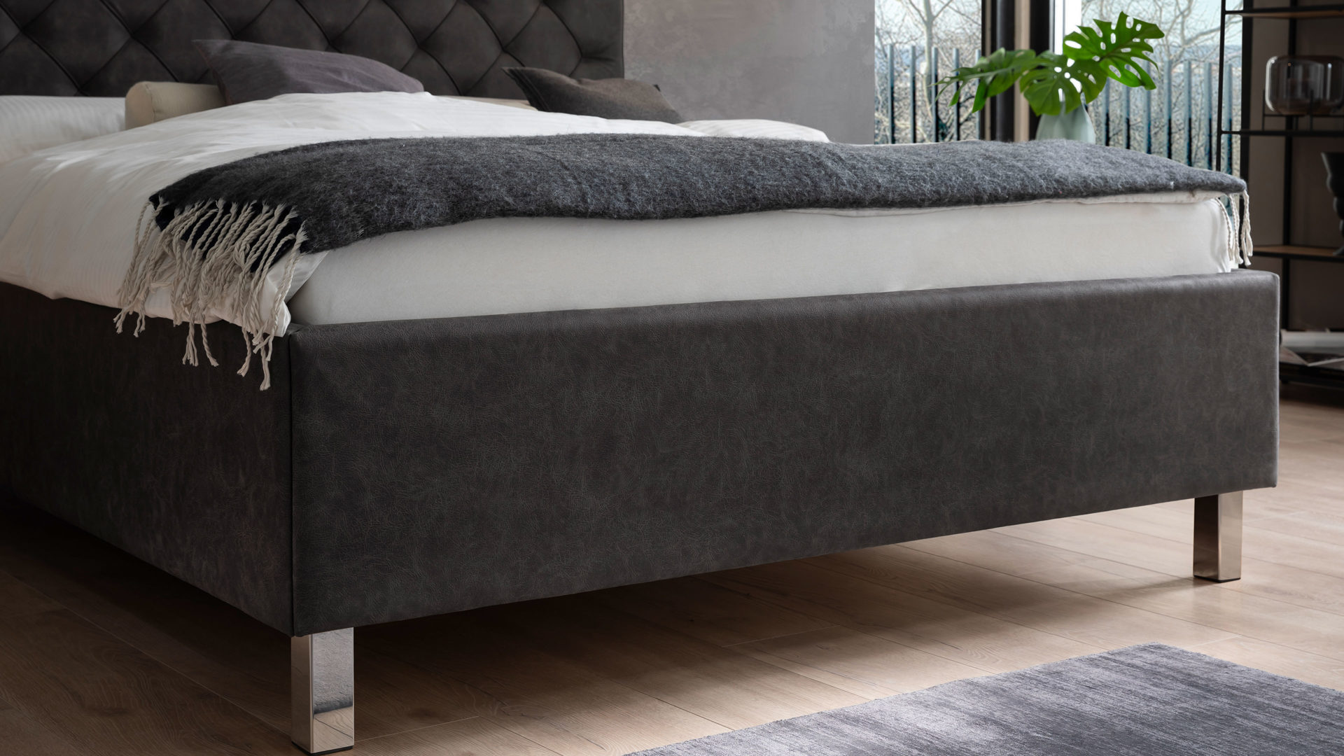 Polsterbett Meise.möbel aus Stoff in Anthrazit Polsterbett San Remo mit Bettkasten antrhrazitfarbener Bezug Bulus 09 & Metallfüße - Liegefläche ca. 180 x 200 cm