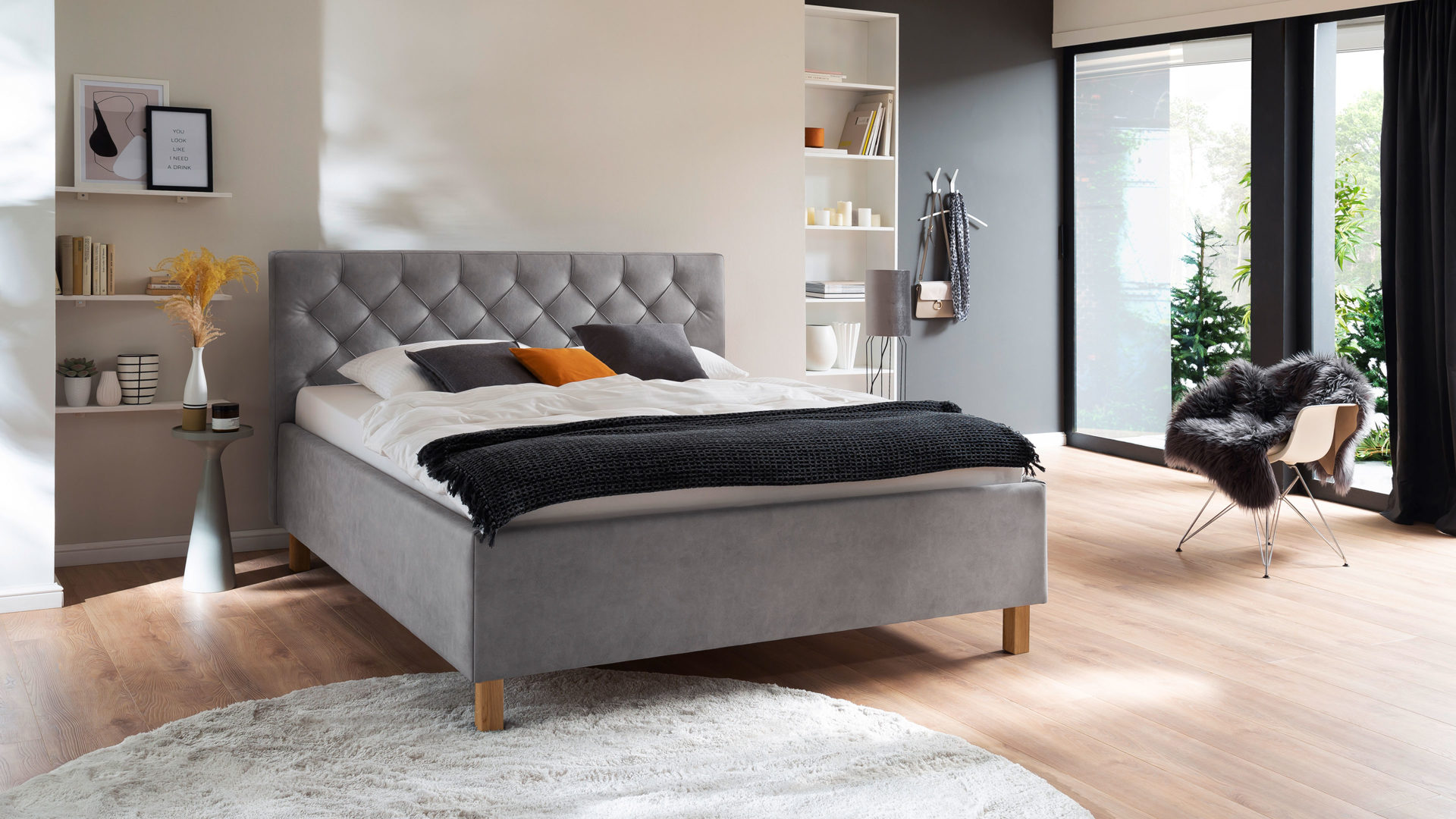 Polsterbett Meise.möbel aus Stoff in Hellgrau Polsterbett San Remo mit Bettkasten hellgrauer Bezug Bulus 32 & eichefarbene Holzfüße - Liegefläche ca. 180 x 200 cm