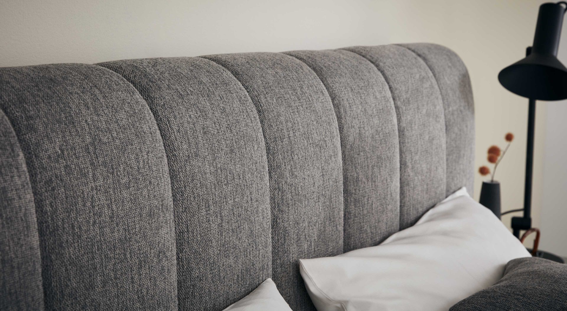 Polsterbett comfortmaster besser sitzen, liegen, leben aus Stoff in Grau Comfortmaster Messina - Polsterbett graue Mikrofaser Brego 321100 – Liegefläche ca. 180 x 200 cm