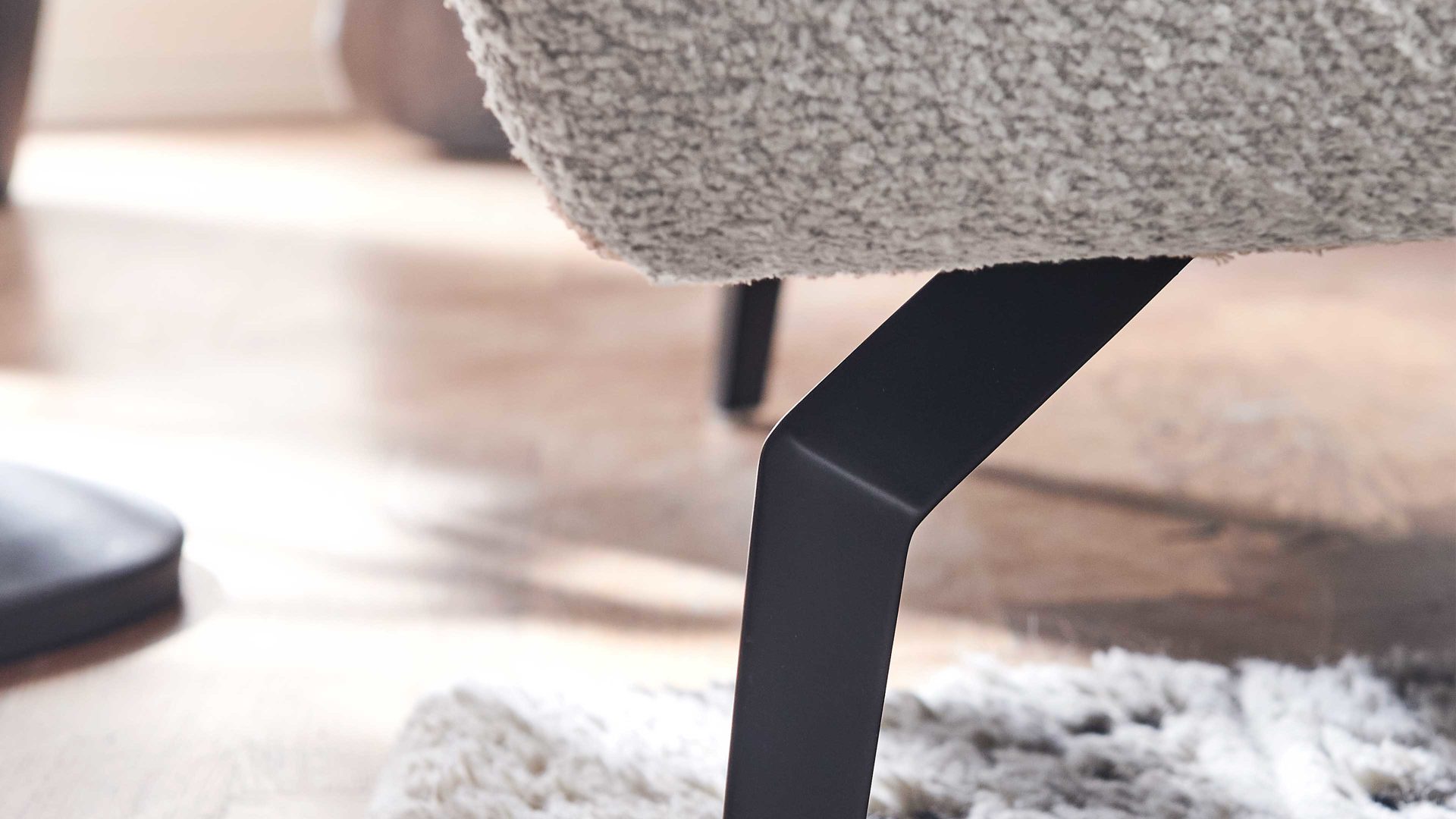 Polsterhocker modulmaster aus Stoff in Hellgrau Modulmaster VS-MP1171 - XXL-Hocker silberfarbene Chenille Kama - ca. 133 x 68 cm