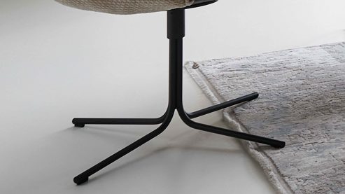 Polsterstuhl K+w polstermöbel aus Stoff in Beige Esszimmerserie Base - Armlehnenstuhl naturfarbener Bezug 940-38 & schwarzes 4-Stern-Drehkreuz - ca. 64 x 89 cm