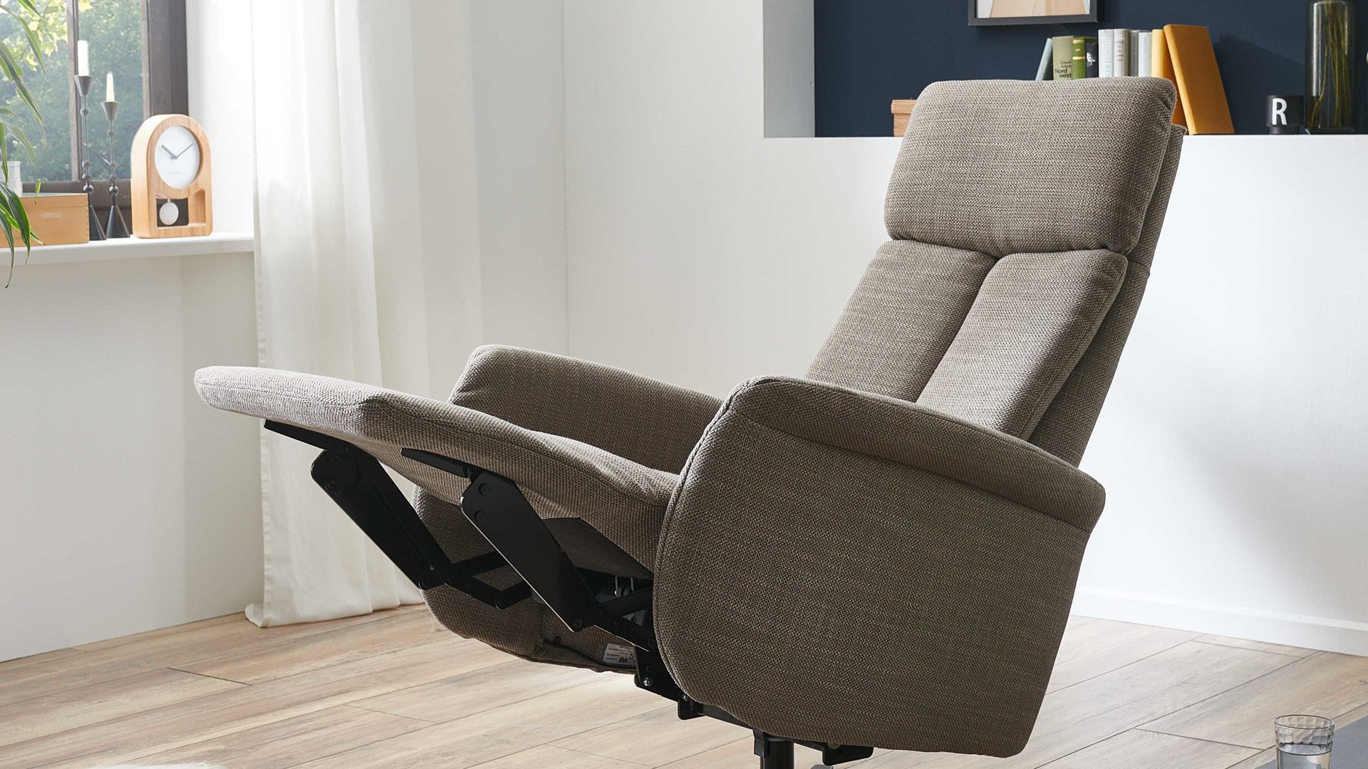 Relaxsessel COMFORT SMART aus Stoff in Beige COMFORT SMART Viro - Relaxsessel mit Federkern taupefarbenes Flachgewebe Picasso & schwarzer Sternfuß