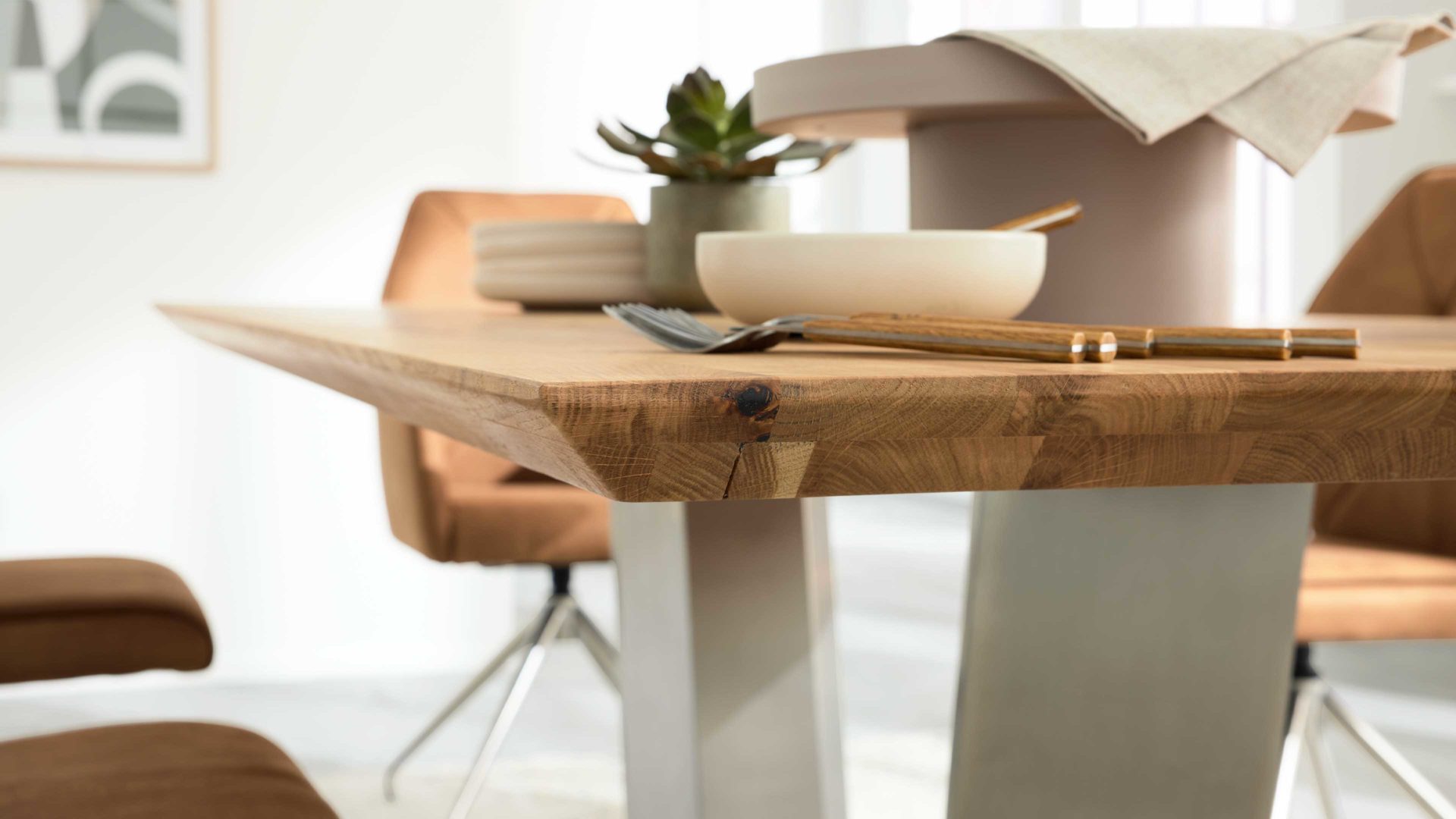 Esstisch Interliving aus Holz in Holzfarben Interliving Esszimmer Serie 5104 – Esstisch helle Wildeiche & Edelstahl - ca. 200 x 100 cm