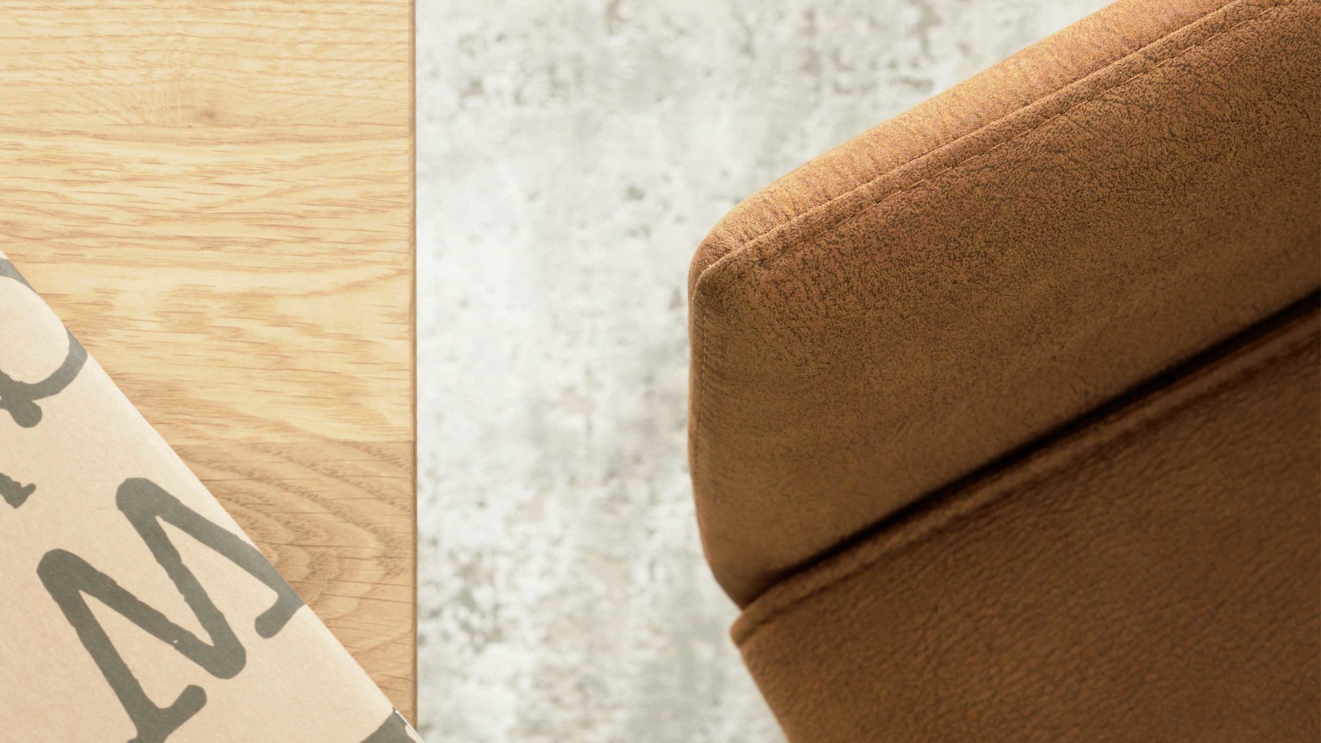 Vierfußstuhl Interliving aus Kunstfaser in Hellbraun Interliving Esszimmer Serie 5104 – Armlehnstuhl mit Drehfunktion bernsteinfarbene Mikrofaser Amber & Edelstahl