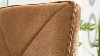 Vierfußstuhl Interliving aus Kunstfaser in Hellbraun Interliving Esszimmer Serie 5104 – Armlehnstuhl mit Drehfunktion bernsteinfarbene Mikrofaser Amber & Edelstahl