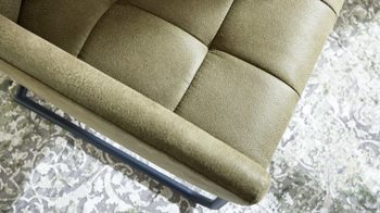 Tischgruppe Interliving aus Keramik in Dunkelgrau Interliving Esszimmer Serie 5104 – Essgruppe mit Ausziehtisch farngrüne Mikrofaser Fern, dunkelgraue Tischplatte Industrial & schwarzes Metall