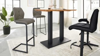 Barstuhl Interliving aus Kunstfaser in Dunkelgrau Interliving Esszimmer Serie 5104 – Barstuhl dunkelgraue Mikrofaser Onyx & mattschwarzes Vierkantrohr