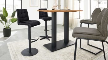 Barstuhl Interliving aus Kunstfaser in Schwarz Interliving Esszimmer Serie 5104 – Barstuhl mit Drehfunktion carbonschwarze Mikrofaser Night & mattschwarzer Tellerfuß