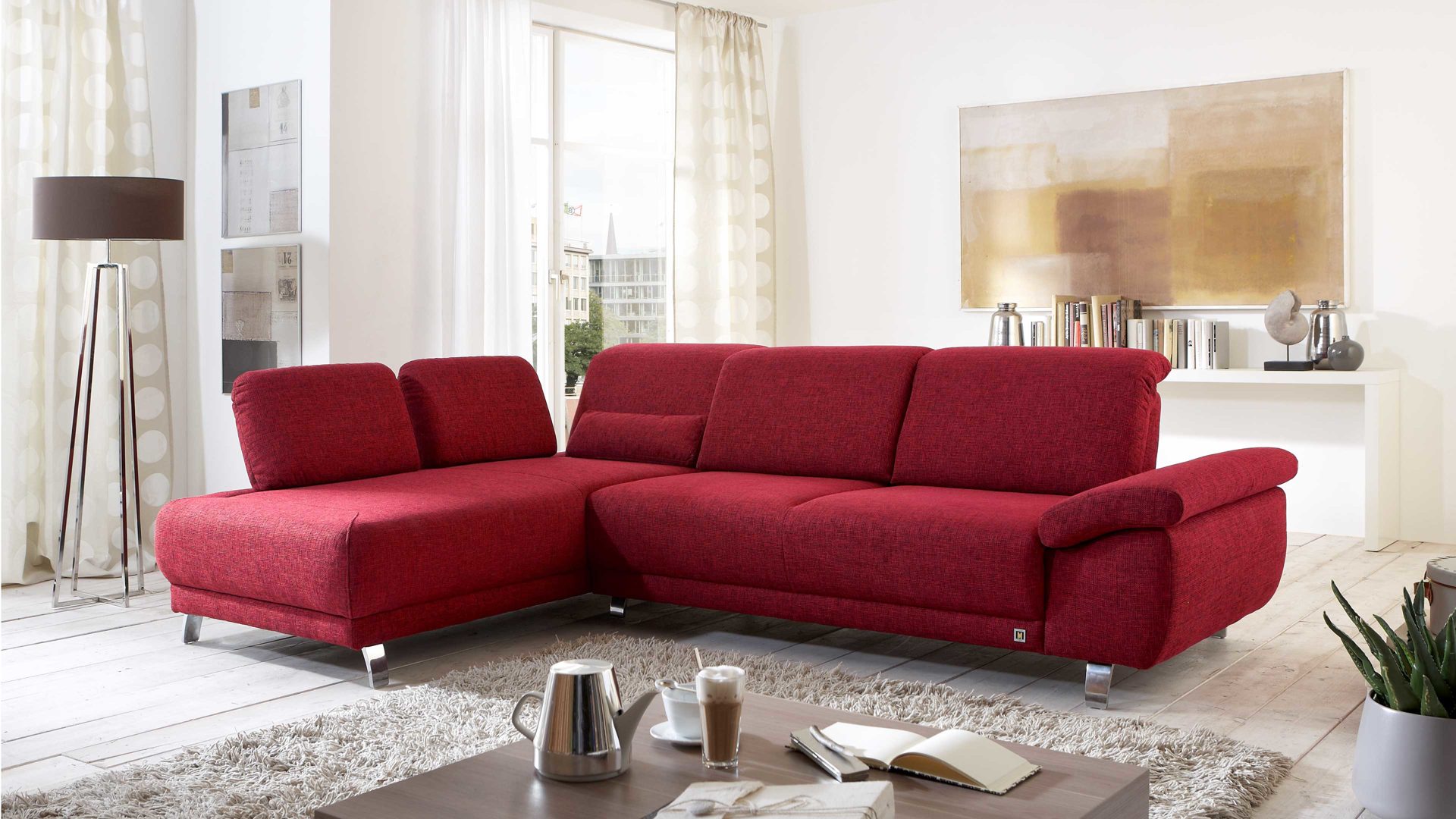 Ecksofa Dietsch. aus Stoff in Dunkelrot Eckcouch Tiamo für moderne Wohnlandschaften rubinroter Bezug Natura & Metallfüße 428 - Stellfläche ca. 205 x 275 cm