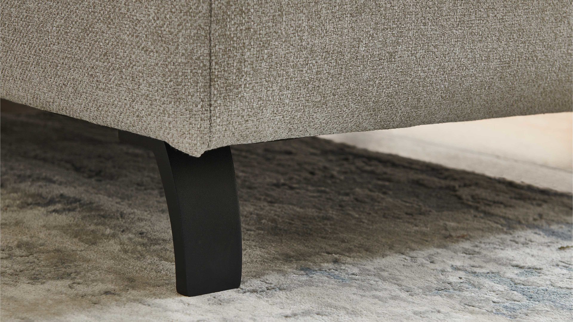 Ecksofa Dietsch. aus Stoff in Hellgrau Polsterprogramm Tiamo Plus - Ecksofa mit Extras silberfarbener Bezug Chrono & Metallfüße 4.28 - Stellfläche ca. 270 x 210 cm