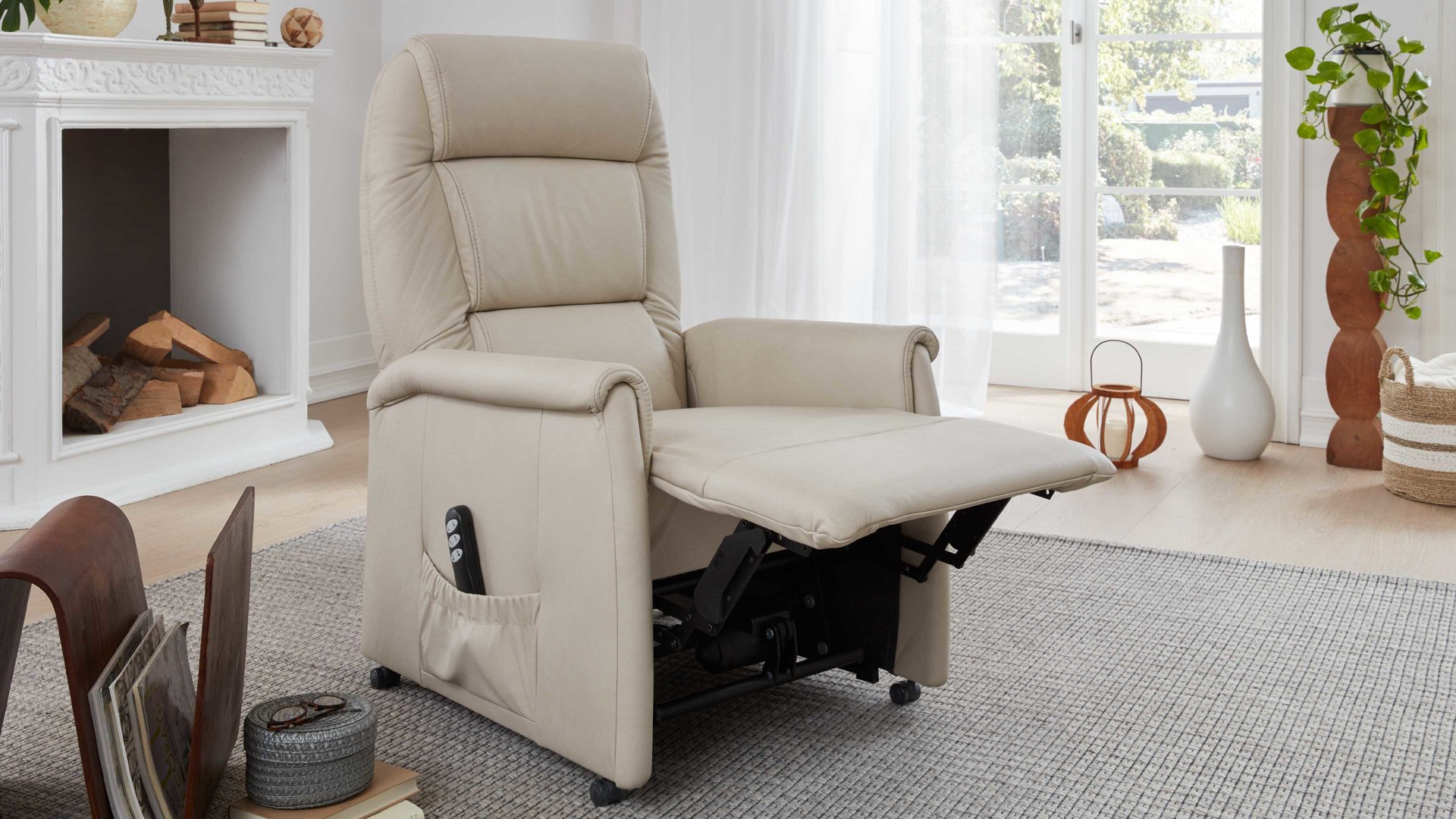 Fernsehsessel OrthoSedis aus Leder in Beige OrthoSedis 9773 - Fernsehsessel 25G motorisch mit Aufstehhilfe - klifffarbenes LongLife-Leder 24