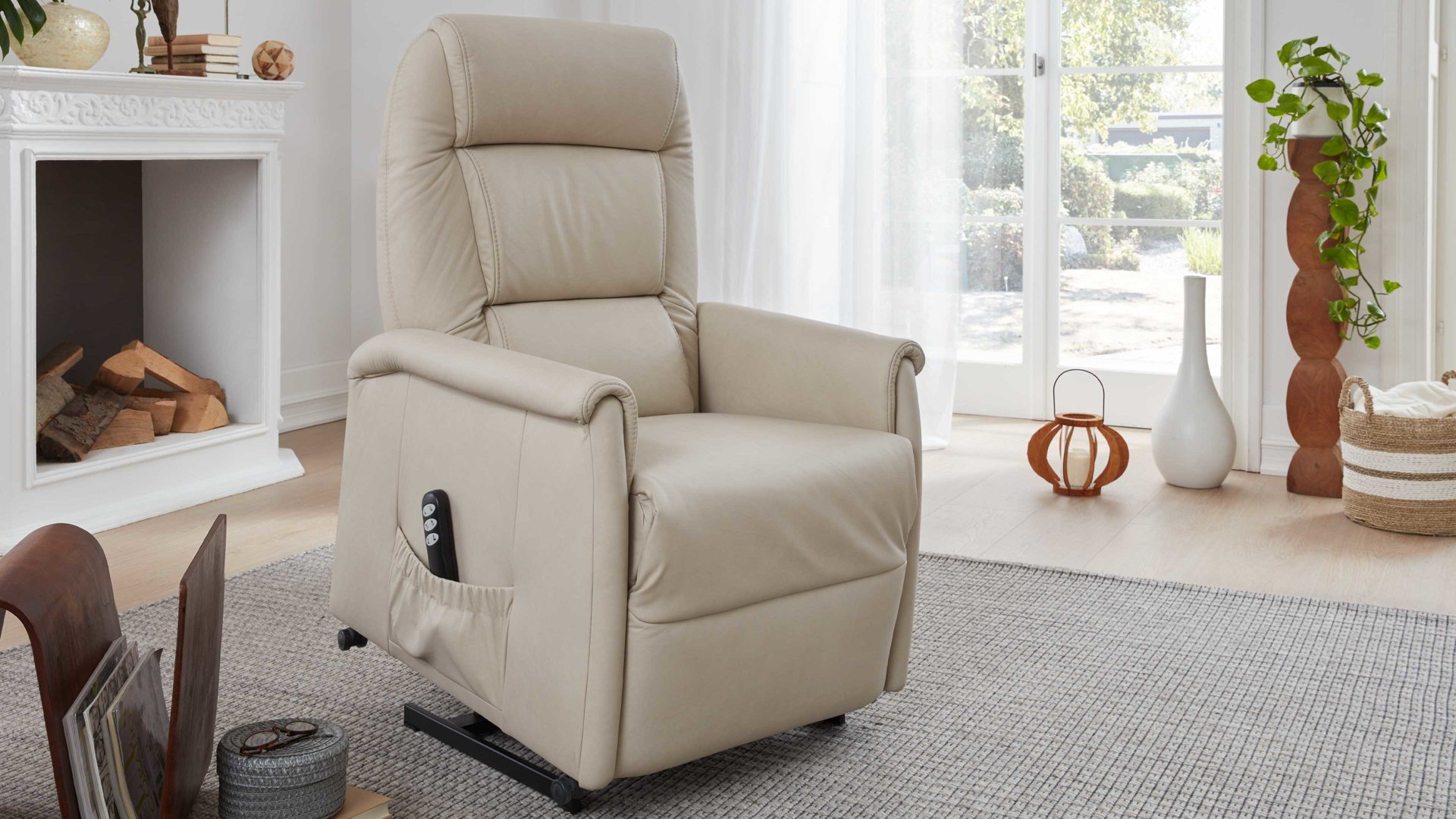 Fernsehsessel OrthoSedis aus Leder in Beige OrthoSedis 9773 - Fernsehsessel 25G motorisch mit Aufstehhilfe - klifffarbenes LongLife-Leder 24