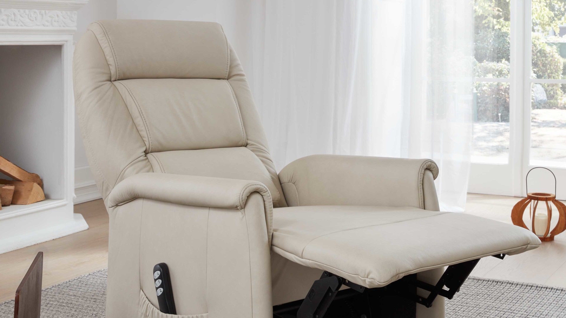 Fernsehsessel OrthoSedis aus Leder in Beige OrthoSedis 9773 - Fernsehsessel 25G motorisch mit Aufstehhilfe - klifffarbenes LongLife-Leder 24