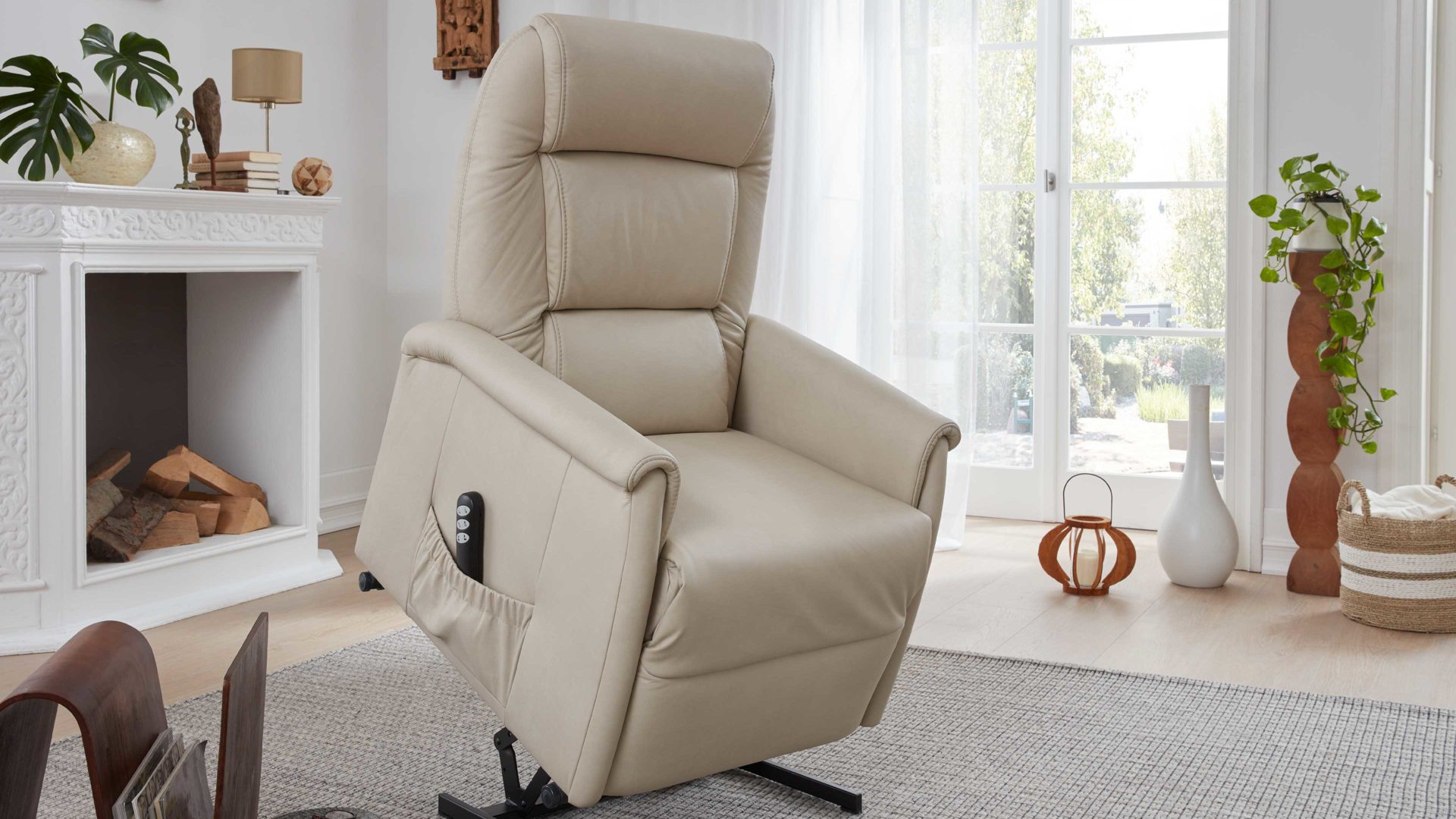 Fernsehsessel OrthoSedis aus Leder in Beige OrthoSedis 9773 - Fernsehsessel 25G motorisch mit Aufstehhilfe - klifffarbenes LongLife-Leder 24