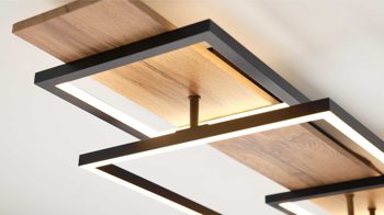 Deckenleuchte Interliving aus Metall in Schwarz Interliving Leuchten Serie 9342 - Deckenlampe dunkles Holz & mattschwarzes Metall - Länge ca. 125 cm