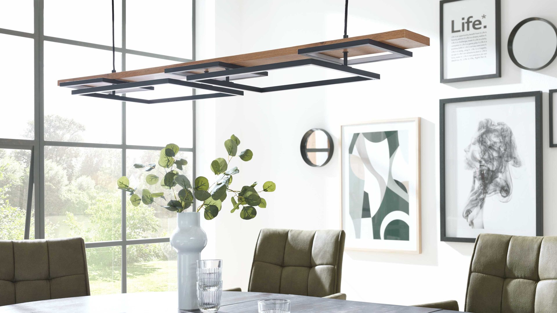 Pendelleuchte Interliving aus Metall in Schwarz Interliving Leuchten Serie 9342 - Hängelampe dunkles Holz & mattschwarzes Metall - Länge ca. 125 cm