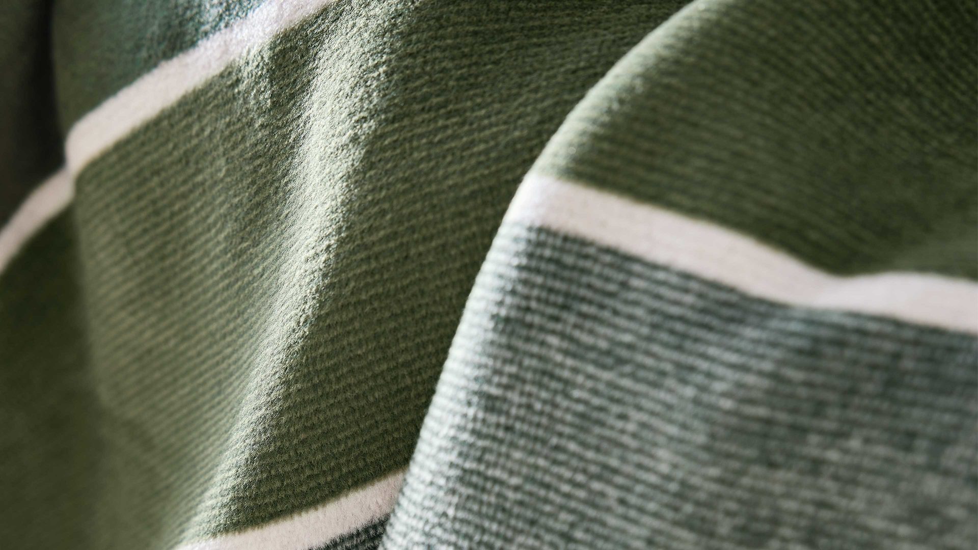 Wohndecke Interliving aus Mischgewebe in Grün Interliving Wohndecke Serie 9114 Horizon Green – ca. 150 x 200 cm