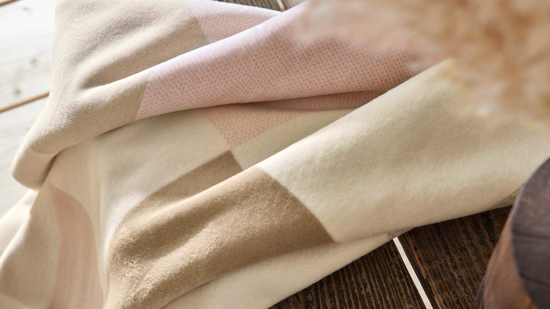 Wohndecke Interliving aus Mischgewebe in Rosa Interliving Wohndecke Serie 9114 Classic Lotus – ca. 150 x 200 cm