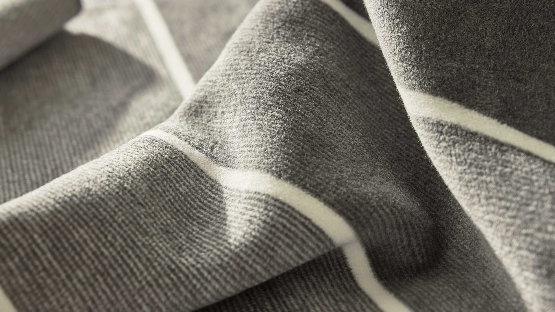 Wohndecke Interliving aus Mischgewebe in Grau Interliving Wohndecke Serie 9114 Horizon Grey – ca. 150 x 200 cm