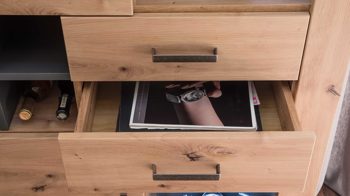 Vitrine Mca furniture aus Holz in Holzfarben Wohnprogramm Meran - Vitrine Balkeneiche & Anthrazit – zwei Türen, zwei Schubladen, Breite ca. 110 cm