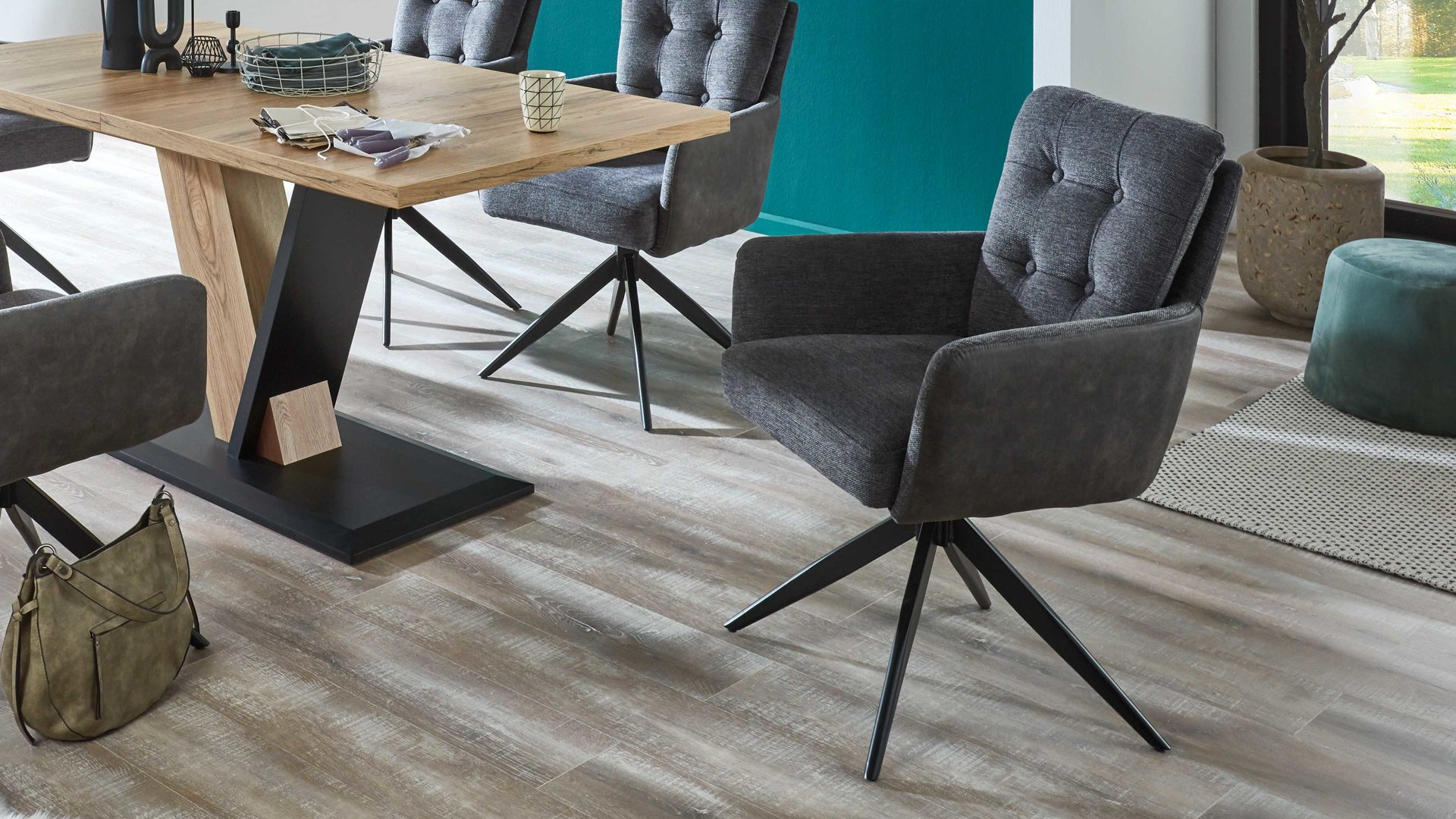 Vierfußstuhl Niehoff sitzmoebel aus Stoff in Anthrazit NIEHOFF SITZMÖBEL Polsterstuhl Tosca anthrazitfarbener Webstoff Brego & graue Mikrofaser Cowboy