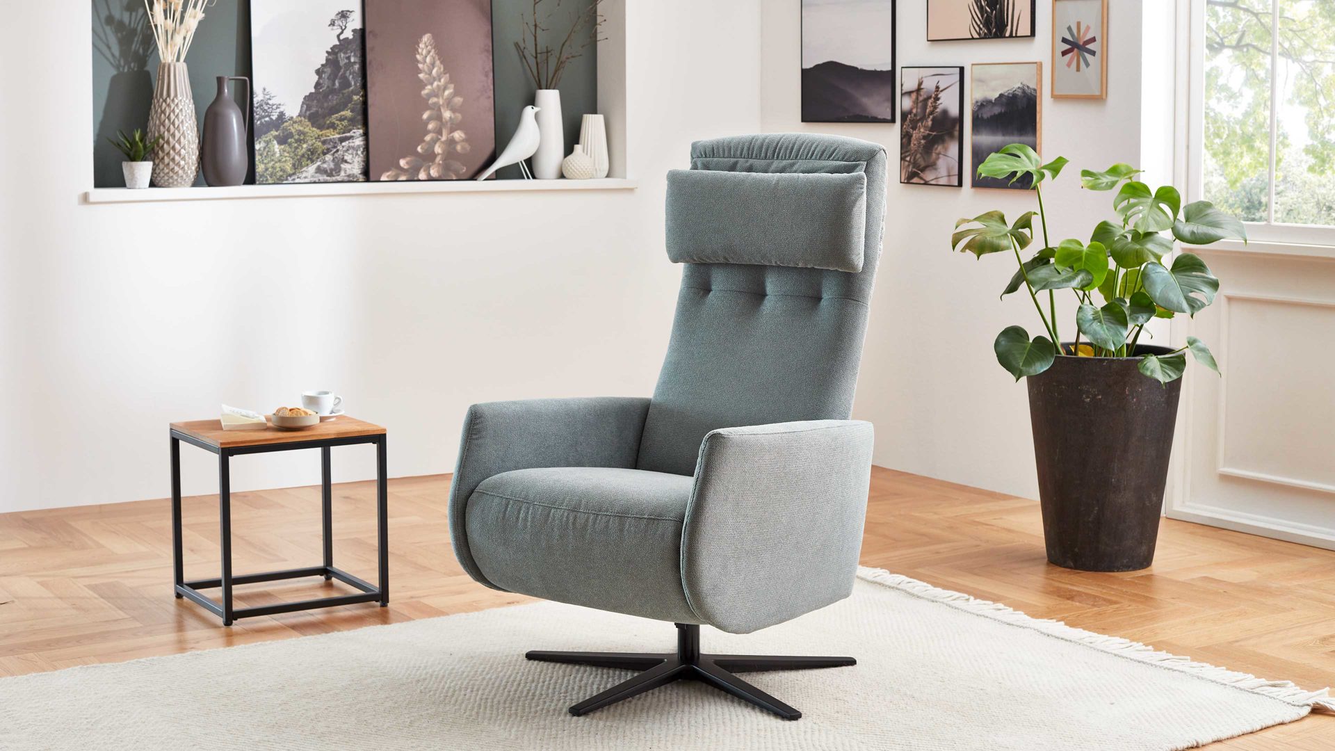 Relaxsessel COMFORT SMART aus Stoff in Hellblau COMFORT SMART Polstersessel Calipso M salbeifarbener Strukturstoff Free & schwarzer Sternfuß 909