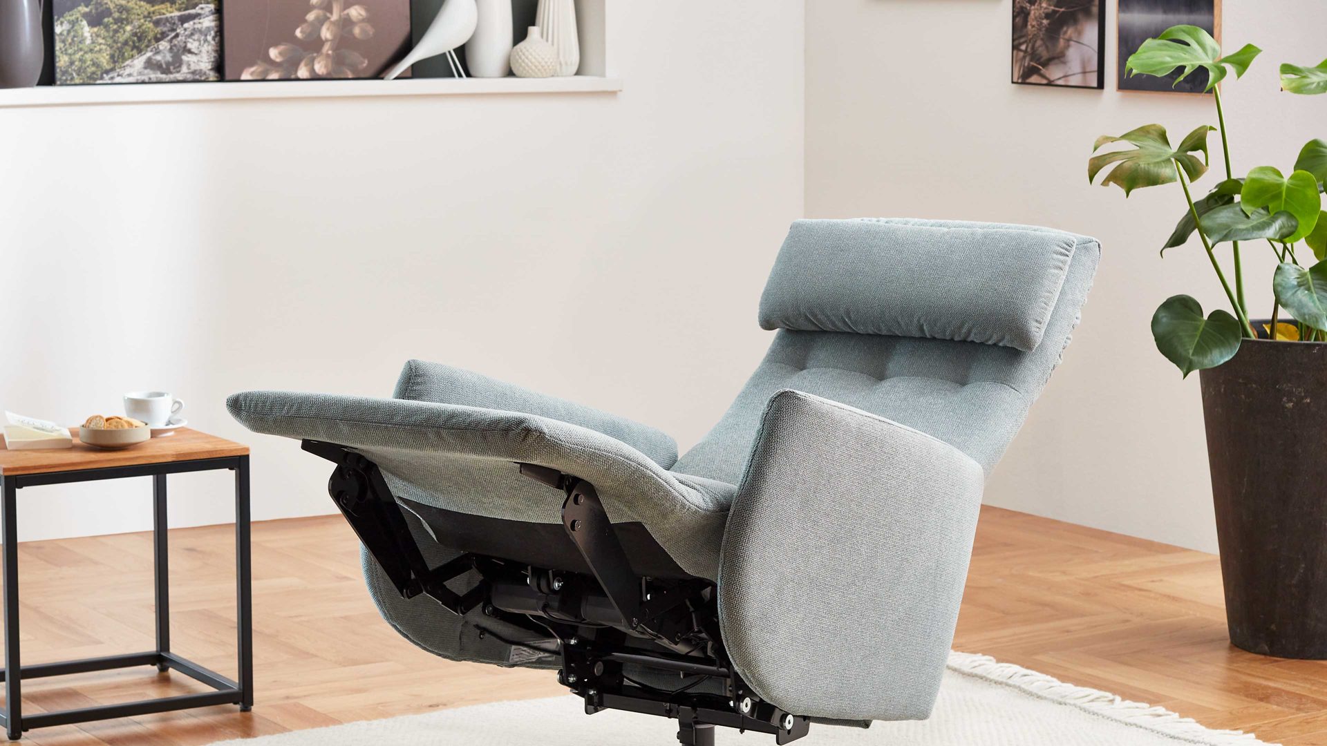 Relaxsessel COMFORT SMART aus Stoff in Hellblau COMFORT SMART Polstersessel Calipso M salbeifarbener Strukturstoff Free & schwarzer Sternfuß 909