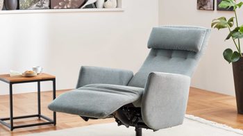 Relaxsessel COMFORT SMART aus Stoff in Hellblau COMFORT SMART Polstersessel Calipso M salbeifarbener Strukturstoff Free & schwarzer Sternfuß 909