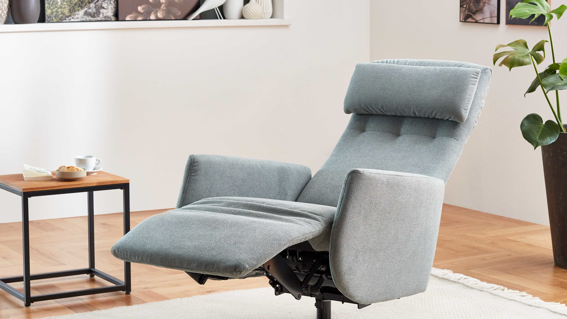 Relaxsessel COMFORT SMART aus Stoff in Hellblau COMFORT SMART Polstersessel Calipso M salbeifarbener Strukturstoff Free & schwarzer Sternfuß 909