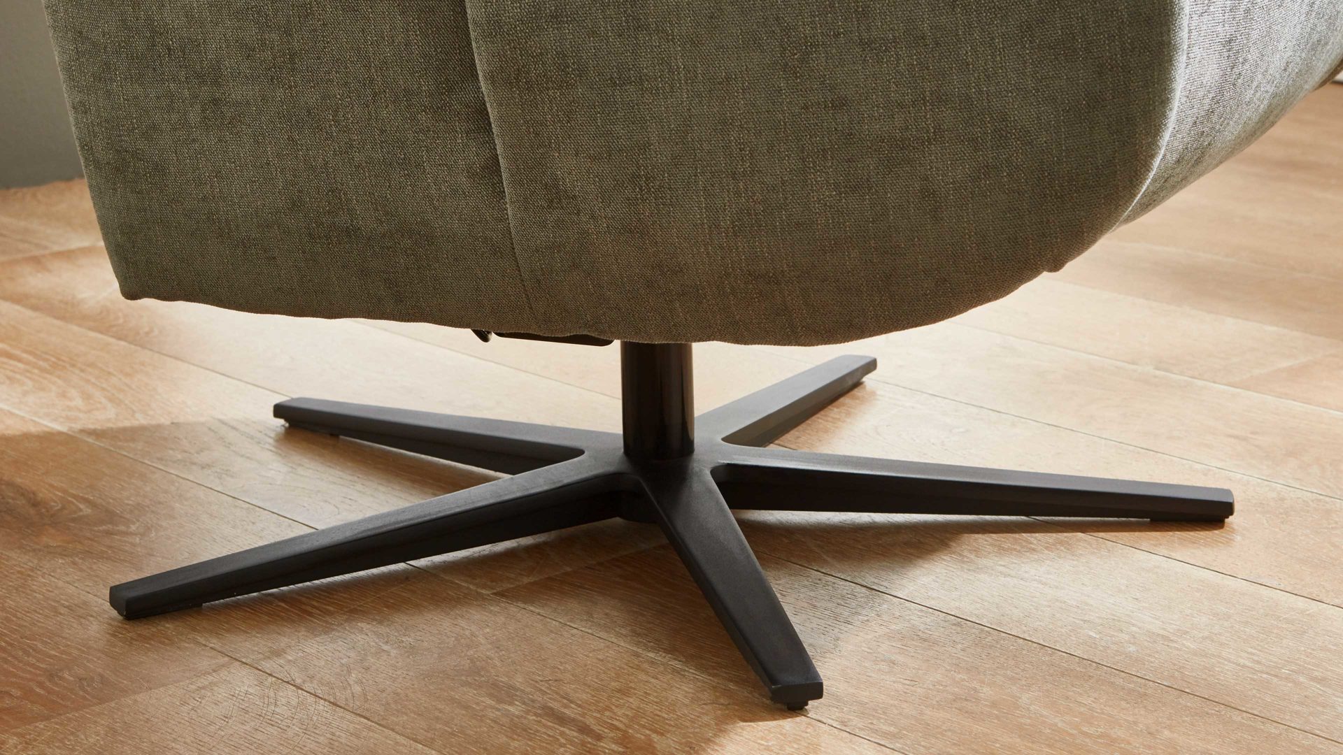 Relaxsessel COMFORT SMART aus Stoff in Dunkelgrün COMFORT SMART Polstersessel Calipso L grüner Strukturbezug Yelda & schwarzer Sternfuß 909