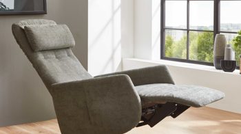 Relaxsessel COMFORT SMART aus Stoff in Dunkelgrün COMFORT SMART Polstersessel Calipso L grüner Strukturbezug Yelda & schwarzer Sternfuß 909